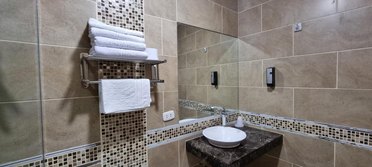 Hotel Imperio Real Trujillo Bagian luar foto