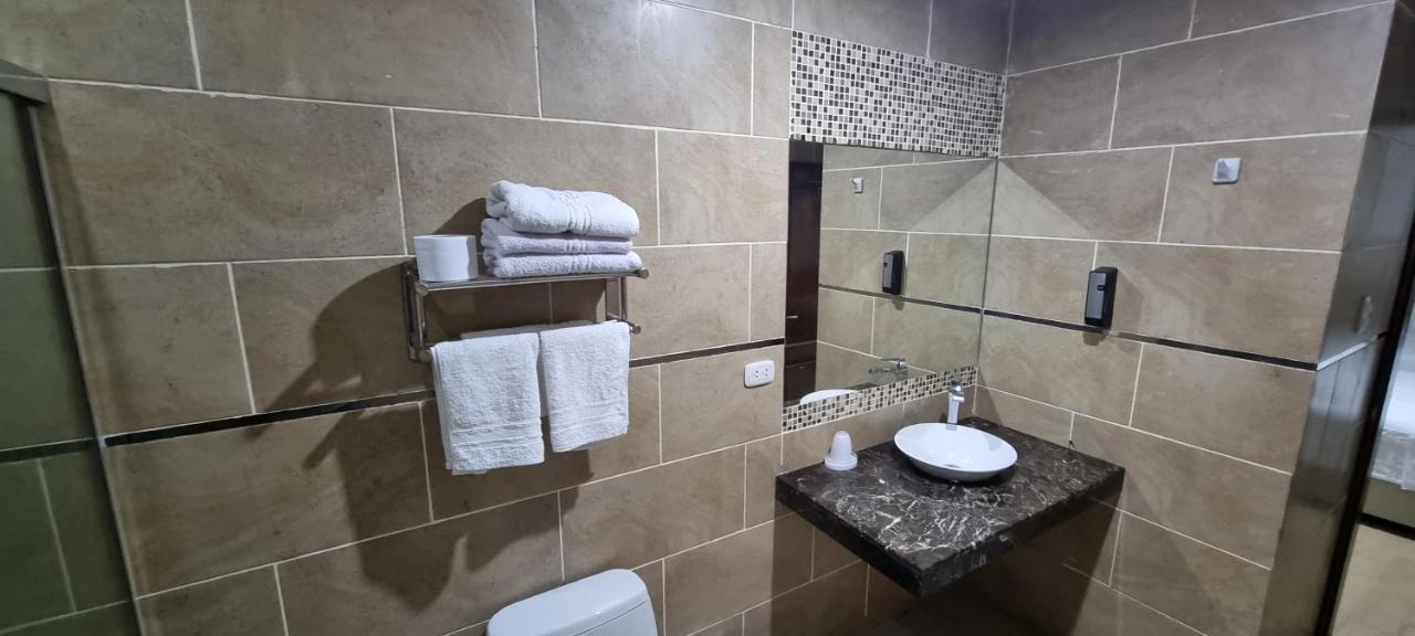 Hotel Imperio Real Trujillo Bagian luar foto